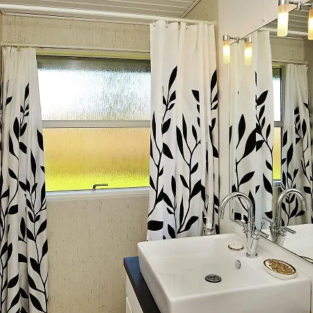 Two-bedroom Holiday In Svendborg 4 *